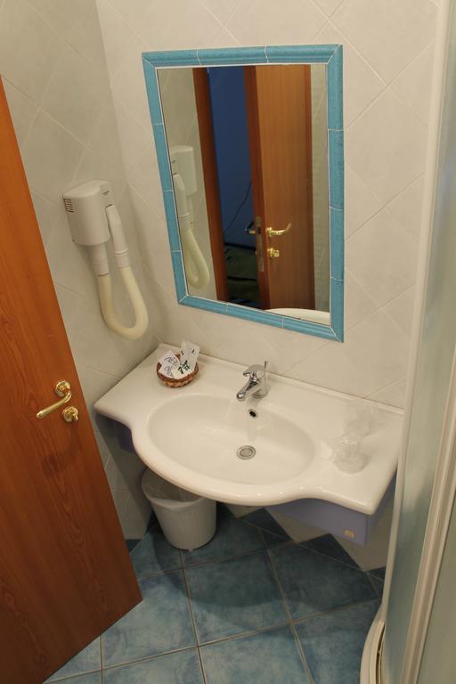 Hotel Esperia Cattolica Bilik gambar