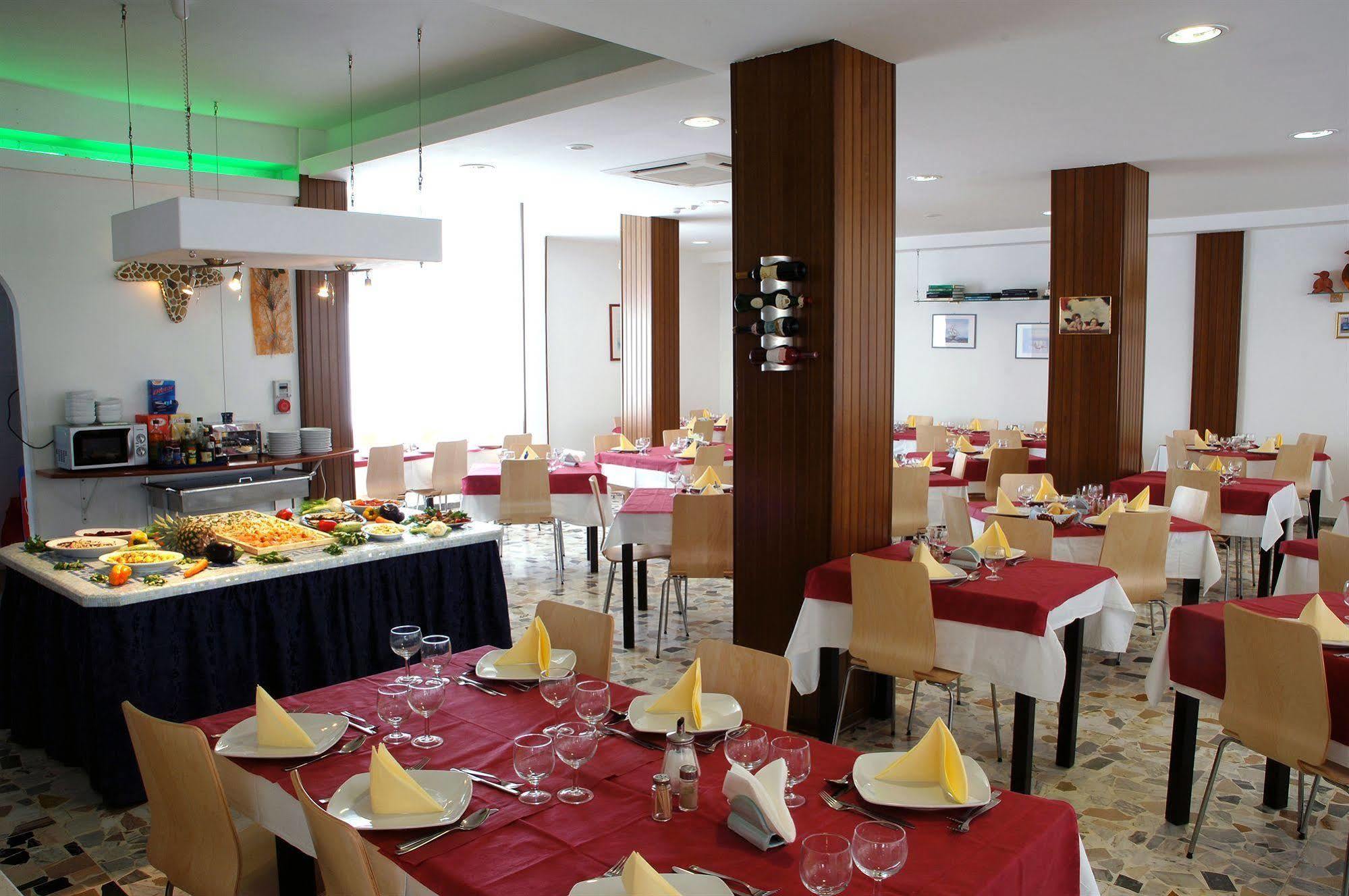 Hotel Esperia Cattolica Luaran gambar