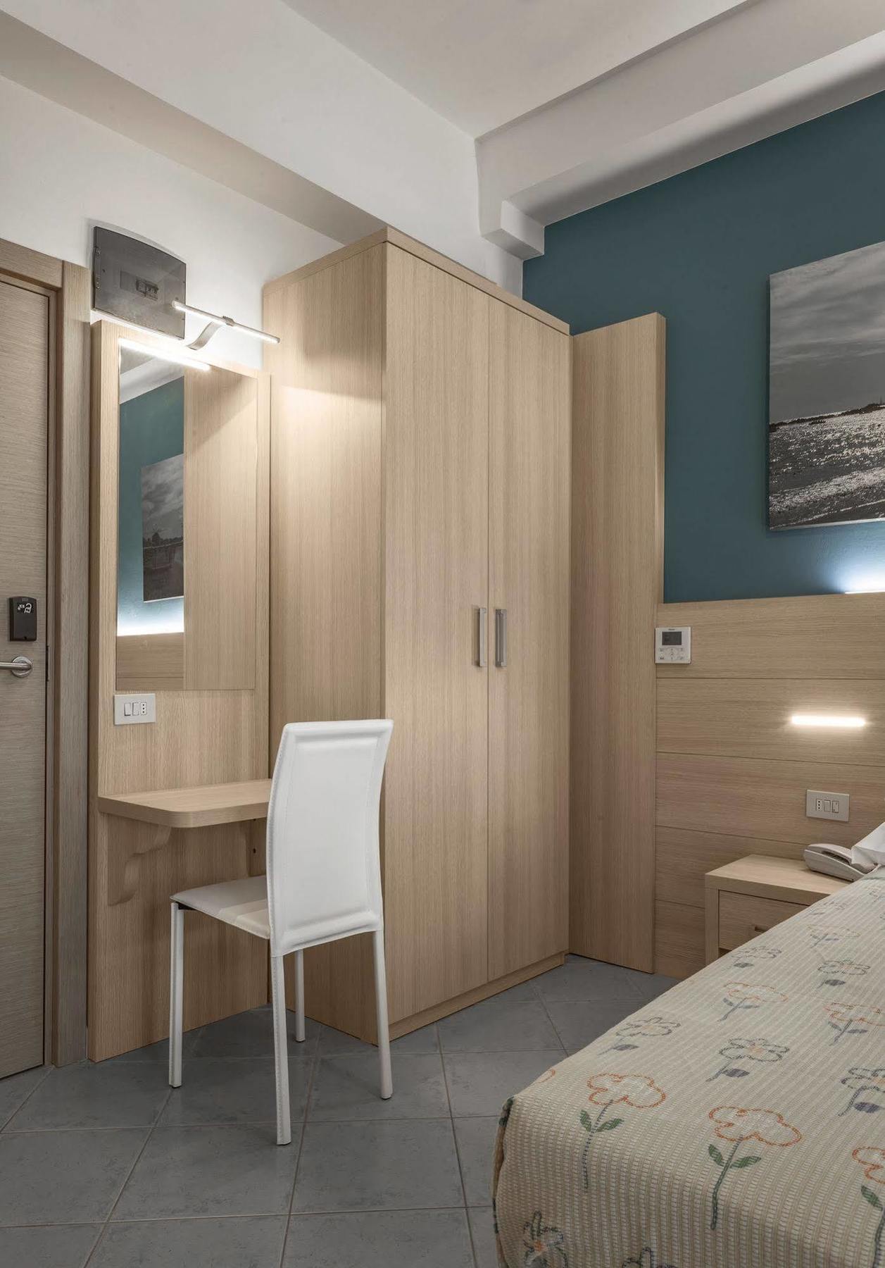 Hotel Esperia Cattolica Luaran gambar