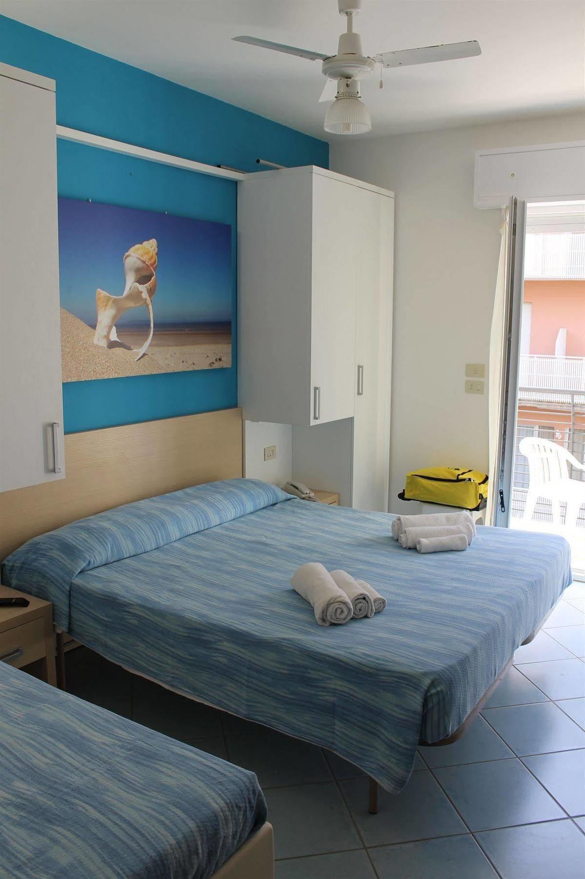 Hotel Esperia Cattolica Luaran gambar