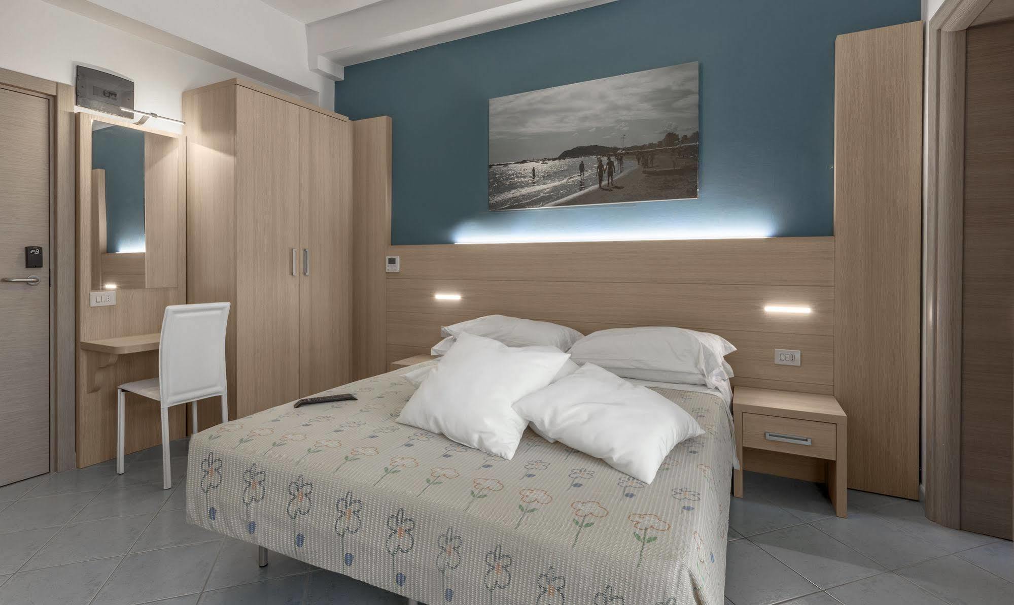 Hotel Esperia Cattolica Luaran gambar